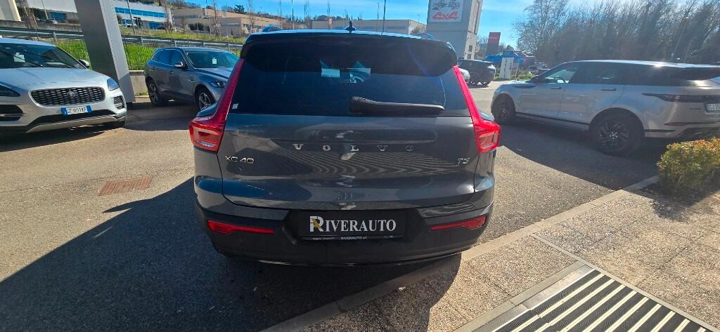 VOLVO XC40 (2017-->) XC40 T3 Geartronic Momentum