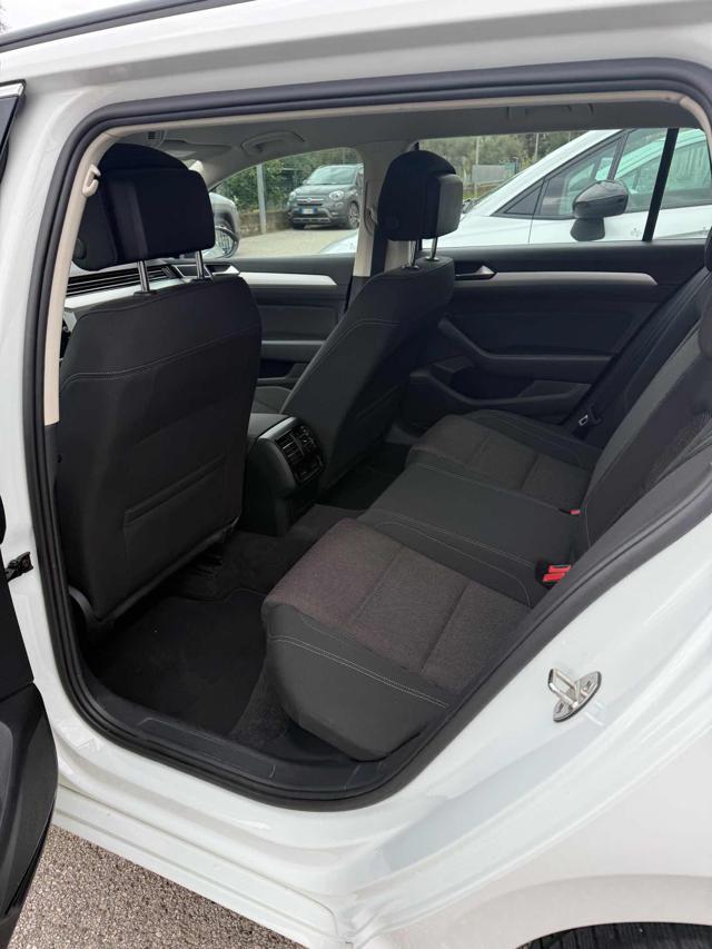 VOLKSWAGEN Passat Variant 1.6 TDI SCR DSG Business BMT