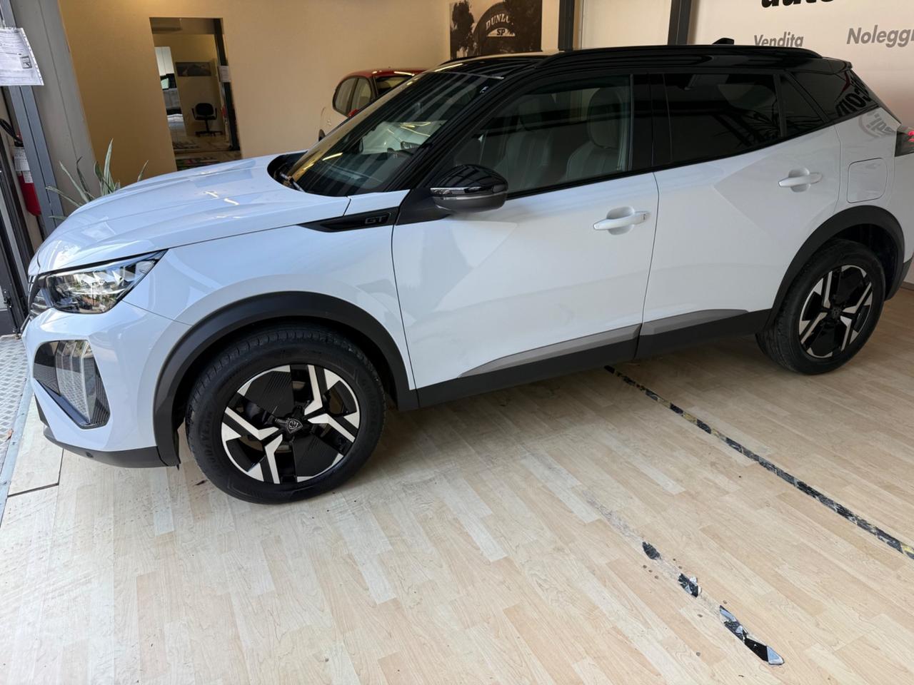 Peugeot 2008 PureTech 130 S&S EAT8 GT