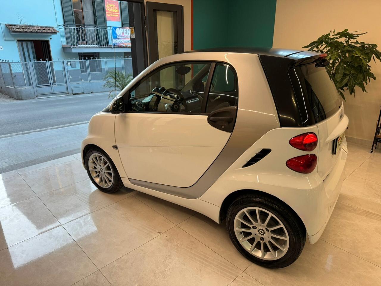 Smart ForTwo 1.0 70 cv MHD coupé White Tailor Made