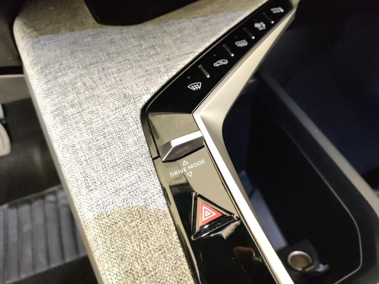 PEUGEOT 5008 1.2 hybrid Allure 145cv 7p.ti e-dcs6