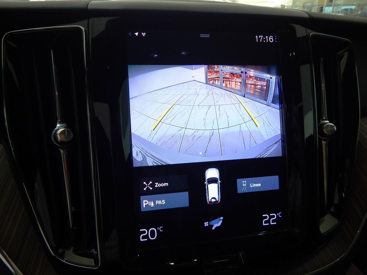 Volvo XC60 2.0 B4 Momentum Pro AWD Aut TETTO-NAVI-PELLE-KAMER