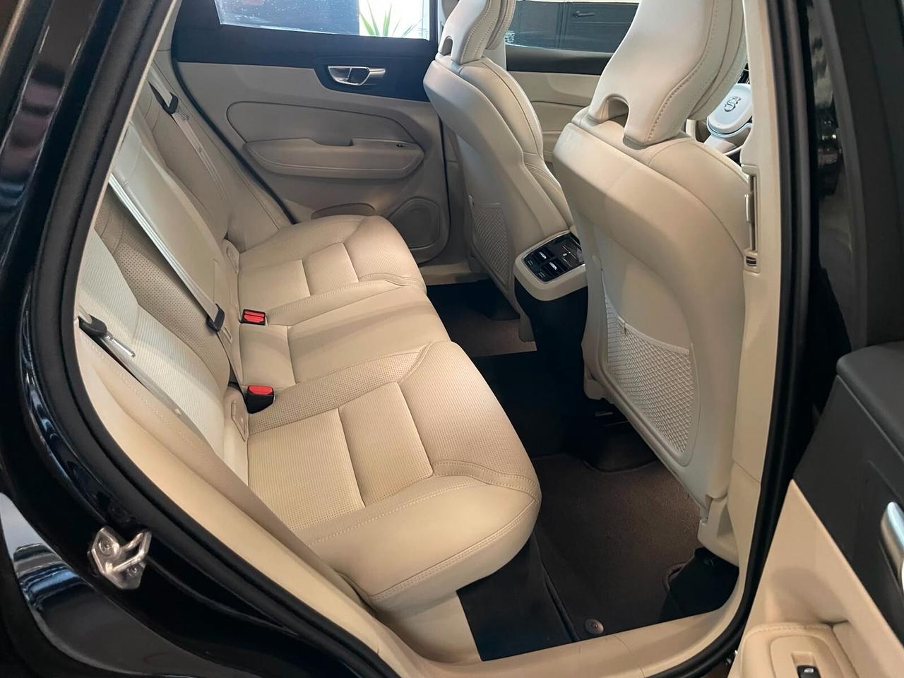 Volvo XC 60 XC60 B5 (d) AWD Geartronic Inscription