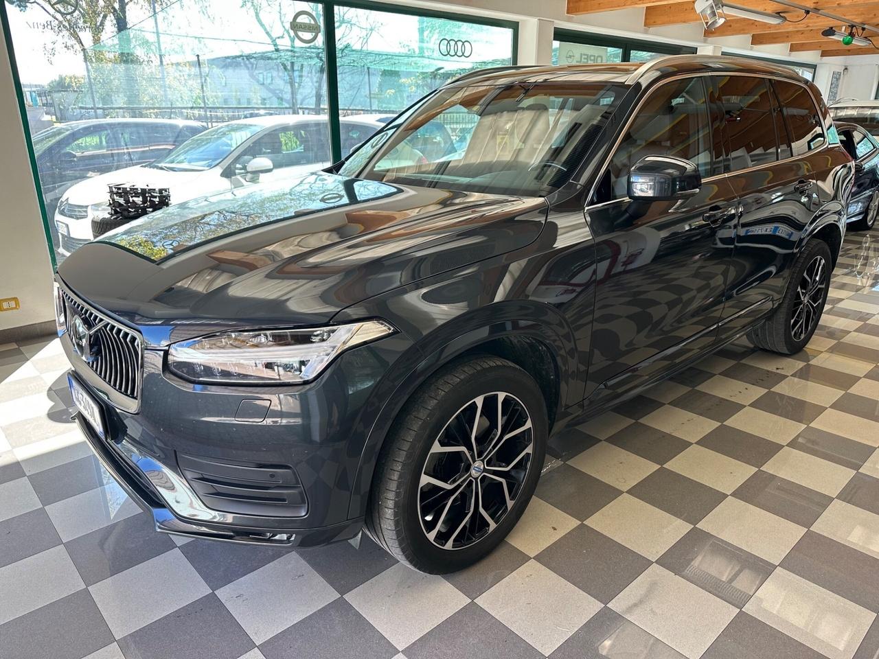 Volvo XC 90 XC90 B5 (d) AWD Geartronic 7 posti Mom