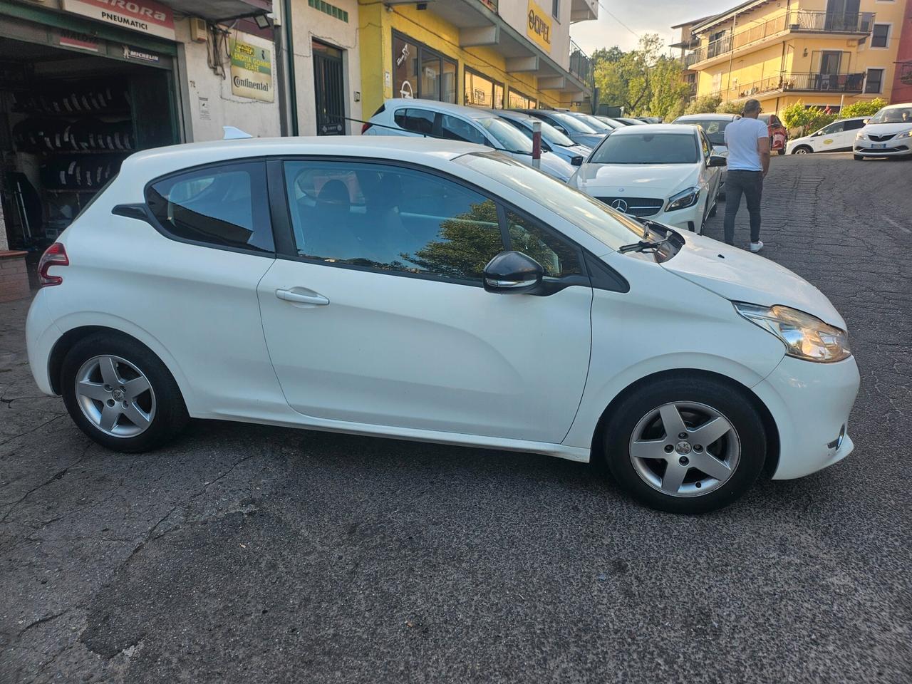 Peugeot 208 1.4 HDi 68 CV 3 porte Allure 2012