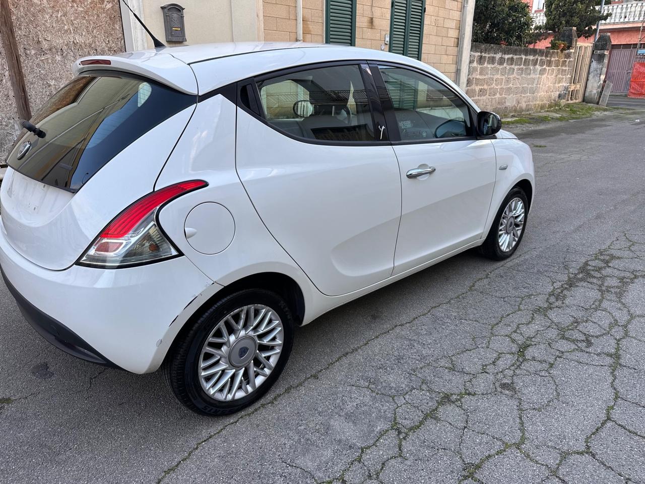 Lancia Ypsilon 1.2 69 CV 5 porte Silver