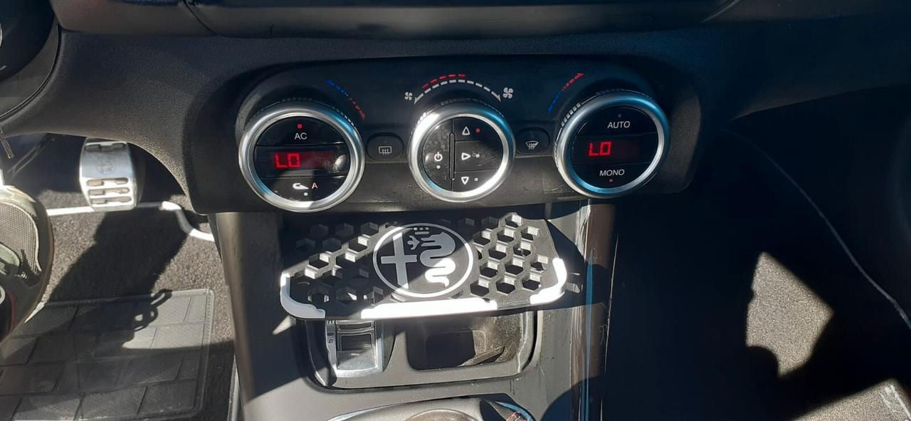 Alfa Romeo Giulietta 2011 - 1.4 Turbo MultiAir Lb automobili