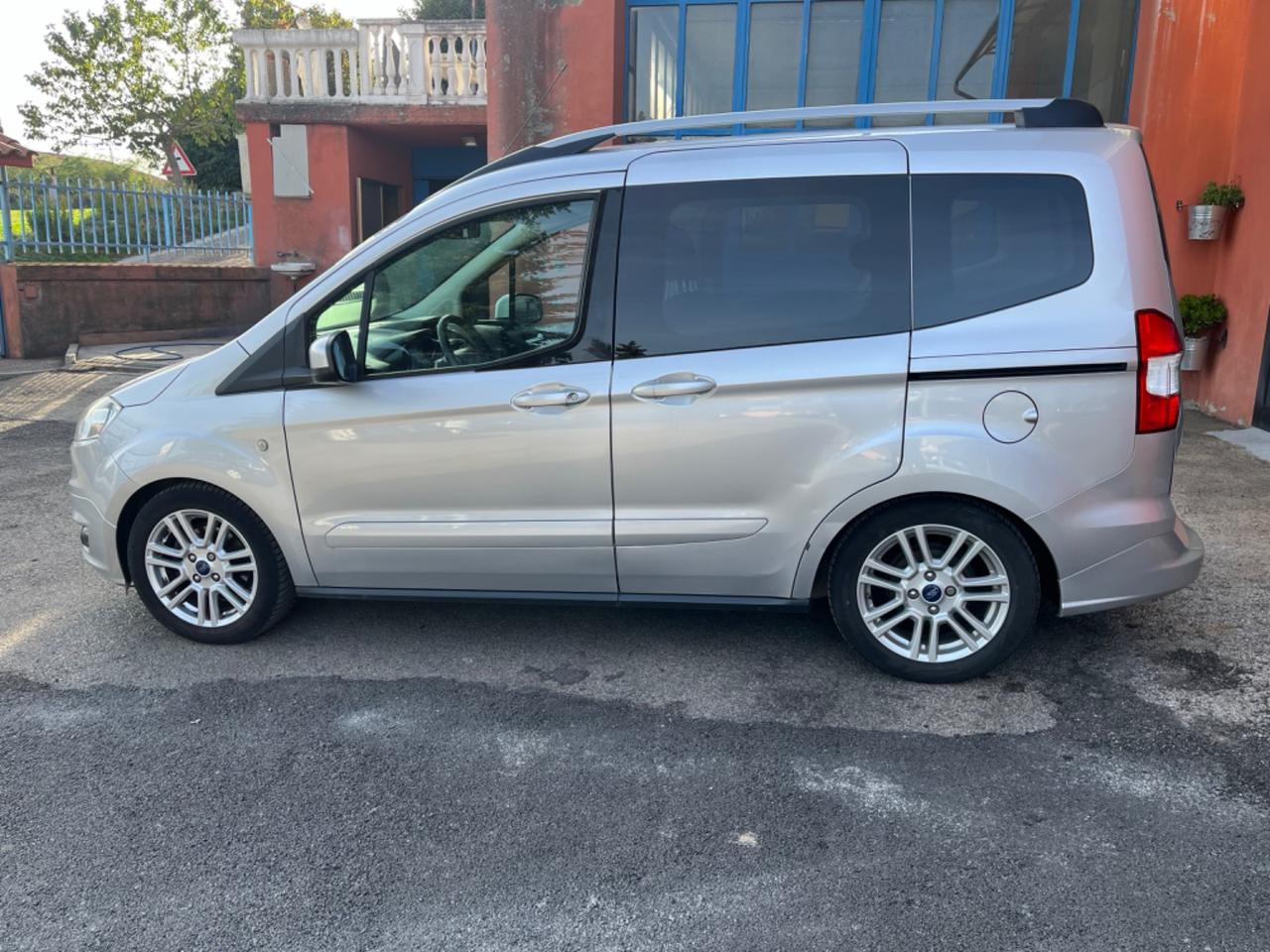 Ford Tourneo Courier 1.5 TDCI 75 CV Titanium