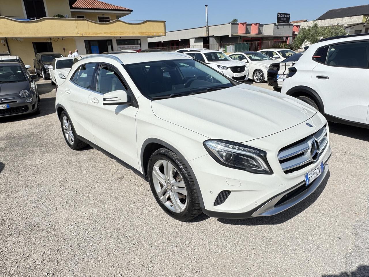 MERCEDES-BENZ GLA 200CDI PREMIUM PER NEOPATENTATI