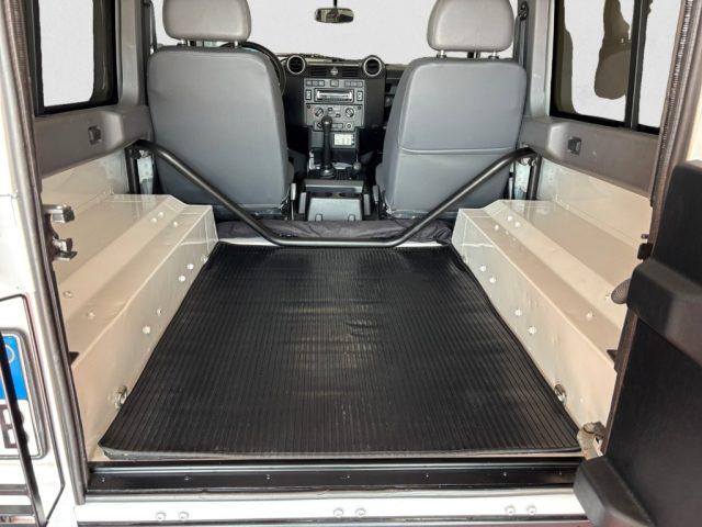 LAND ROVER Defender 90 2.2 TD4 Station Wagon N1
