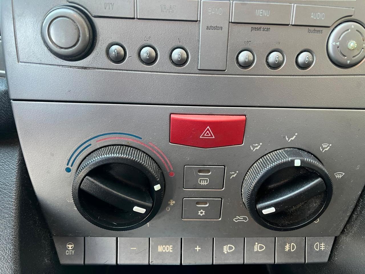 Lancia Ypsilon Ypsilon 1.2 16v Momo Design