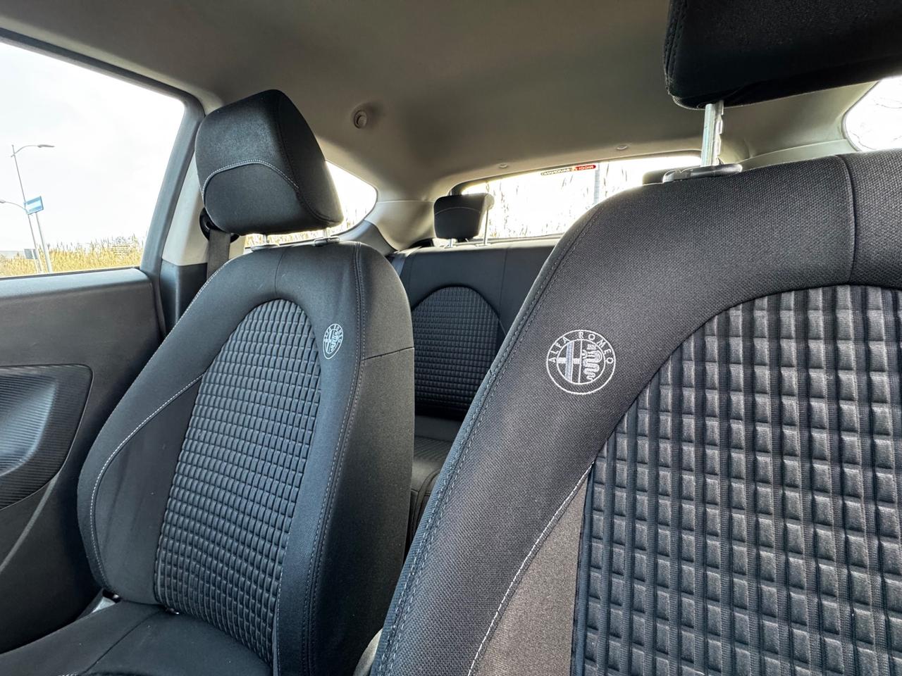 Alfa Romeo MiTo 1.4 78 CV Distinctive Sport Pack