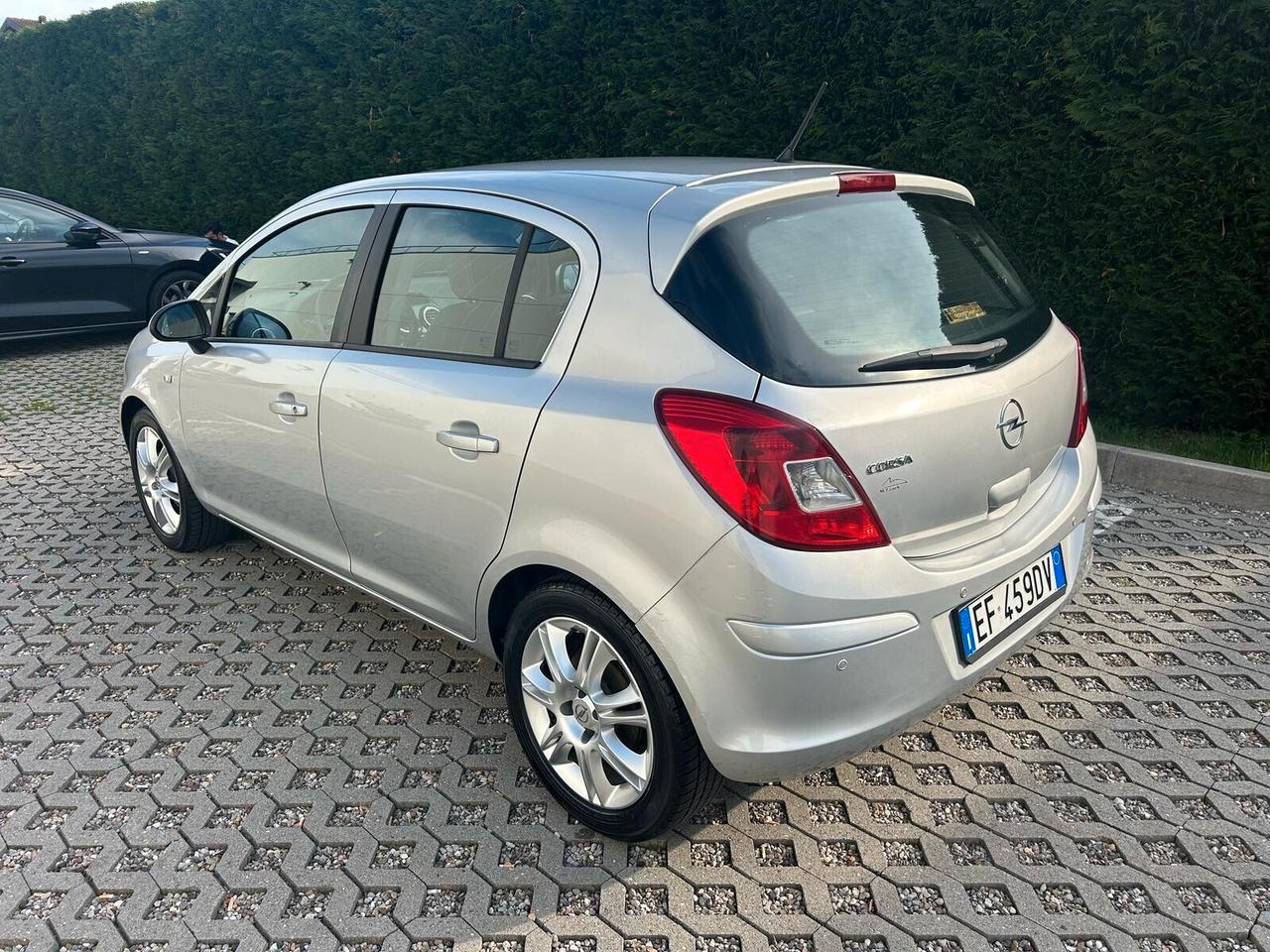 Opel Corsa 1.2 5 porte Cosmo
