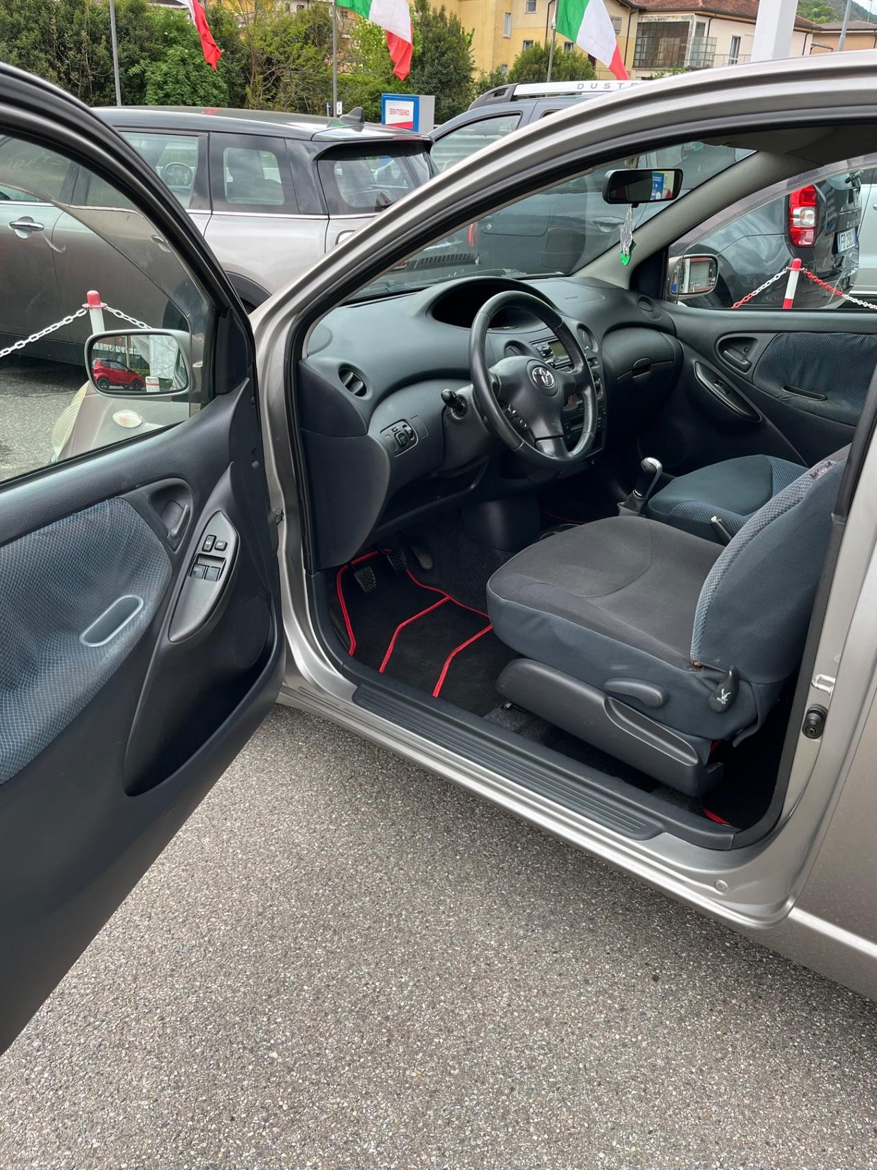 Toyota Yaris 1.0i