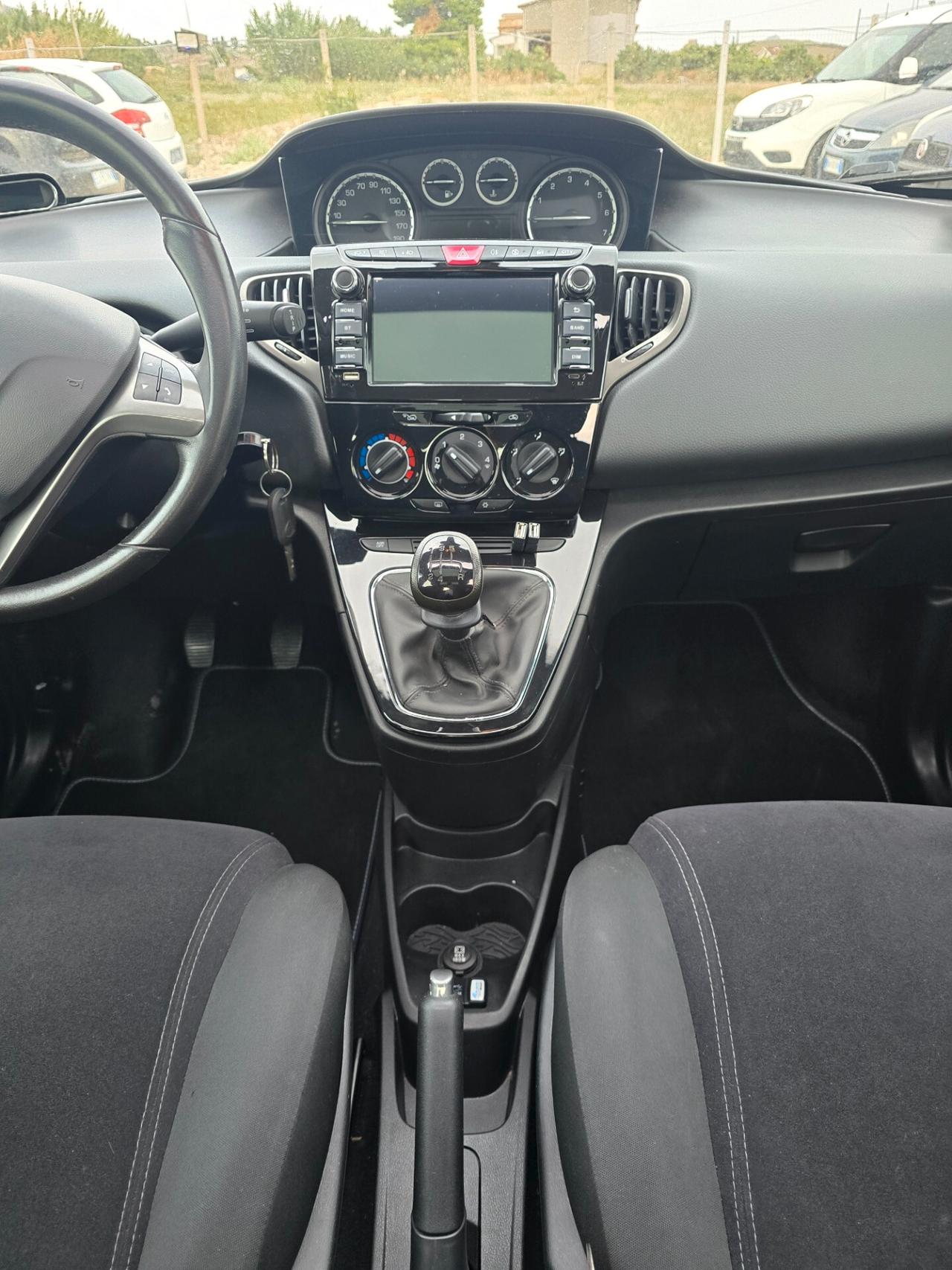 Lancia Ypsilon 1.2 tettuccio panoramico