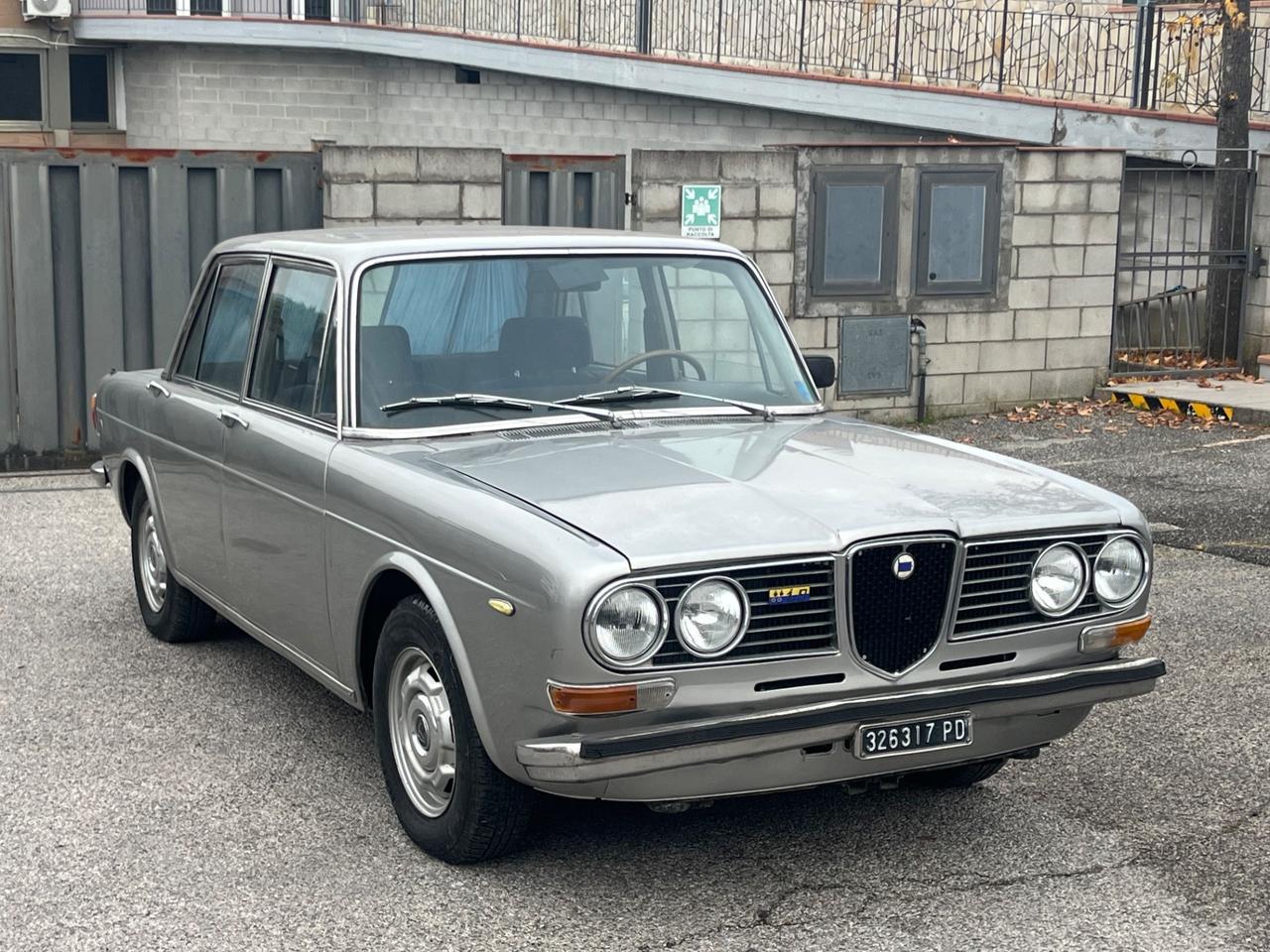 Lancia 2000 iniezione ( Flavia berlina )