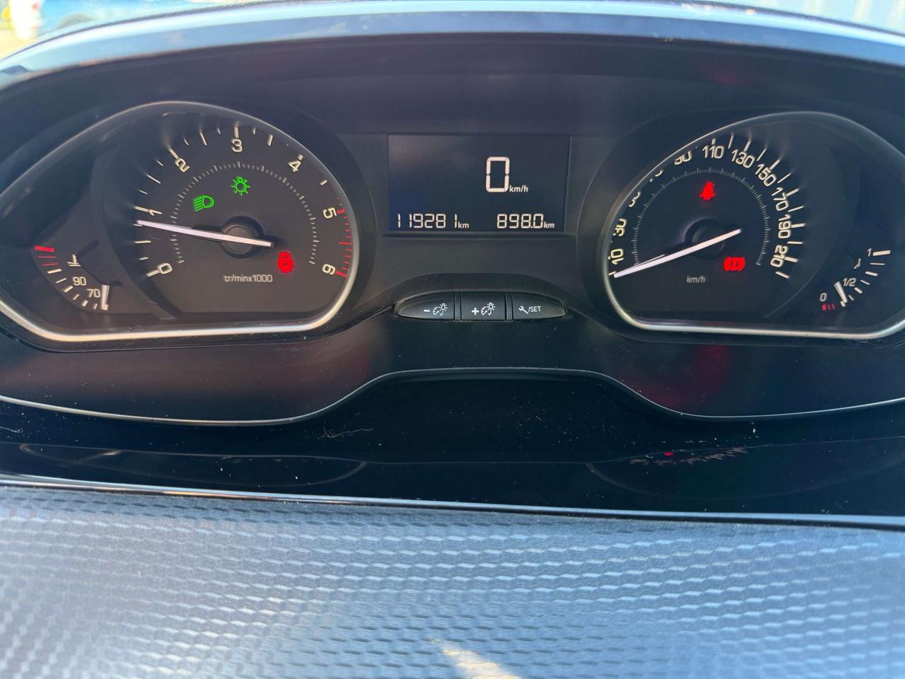 Peugeot 2008 2008 1.6 bluehdi Allure 100cv