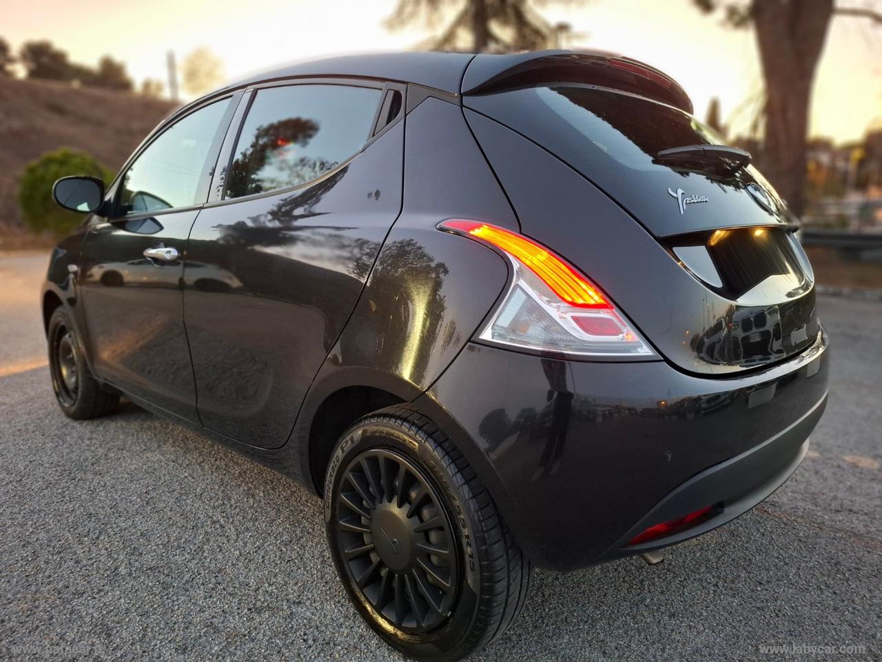 LANCIA Ypsilon 1.0 FireFly 5p.S&S Hybrid Silver