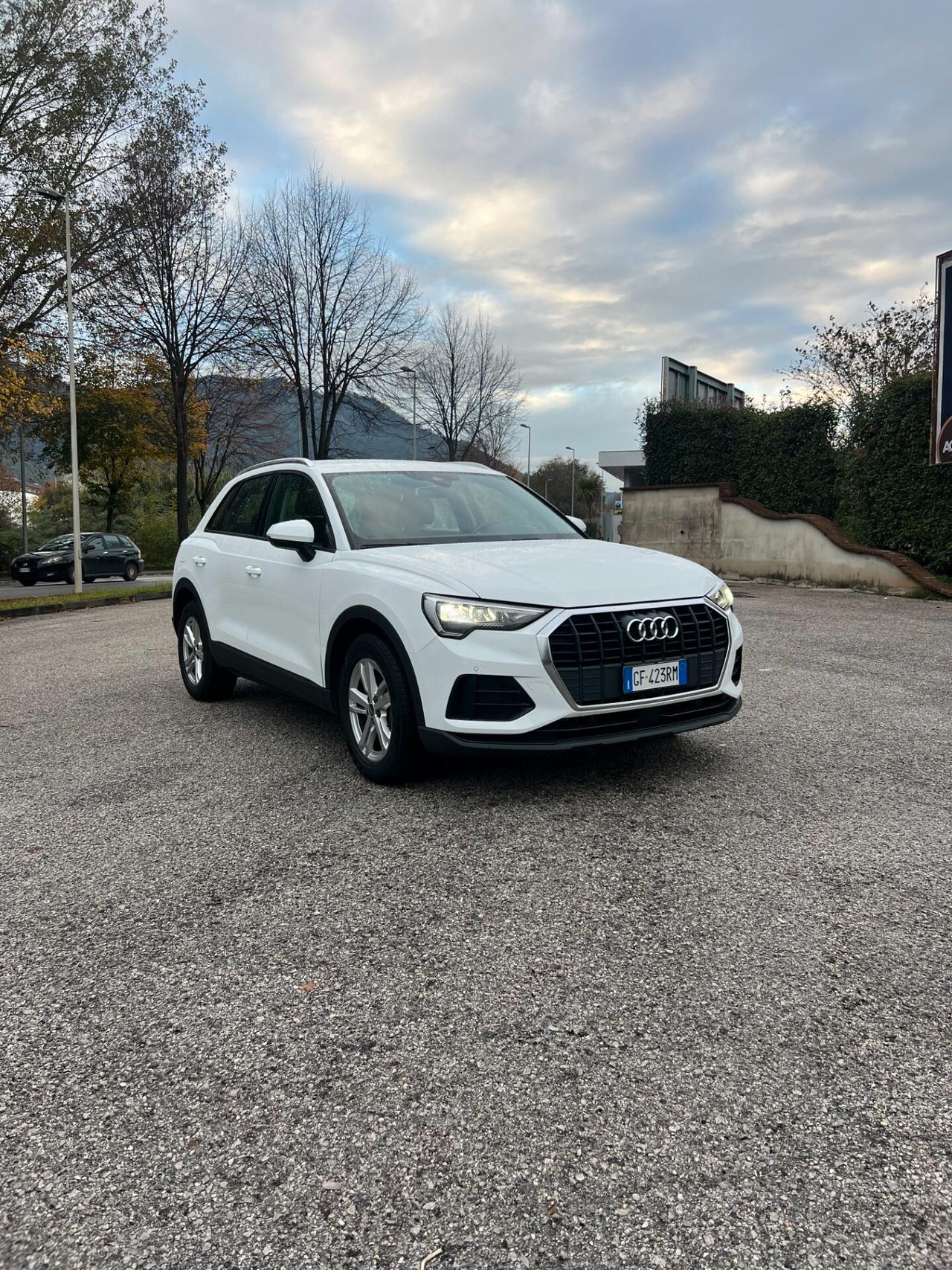 Audi Q3 35 TDI S tronic Business