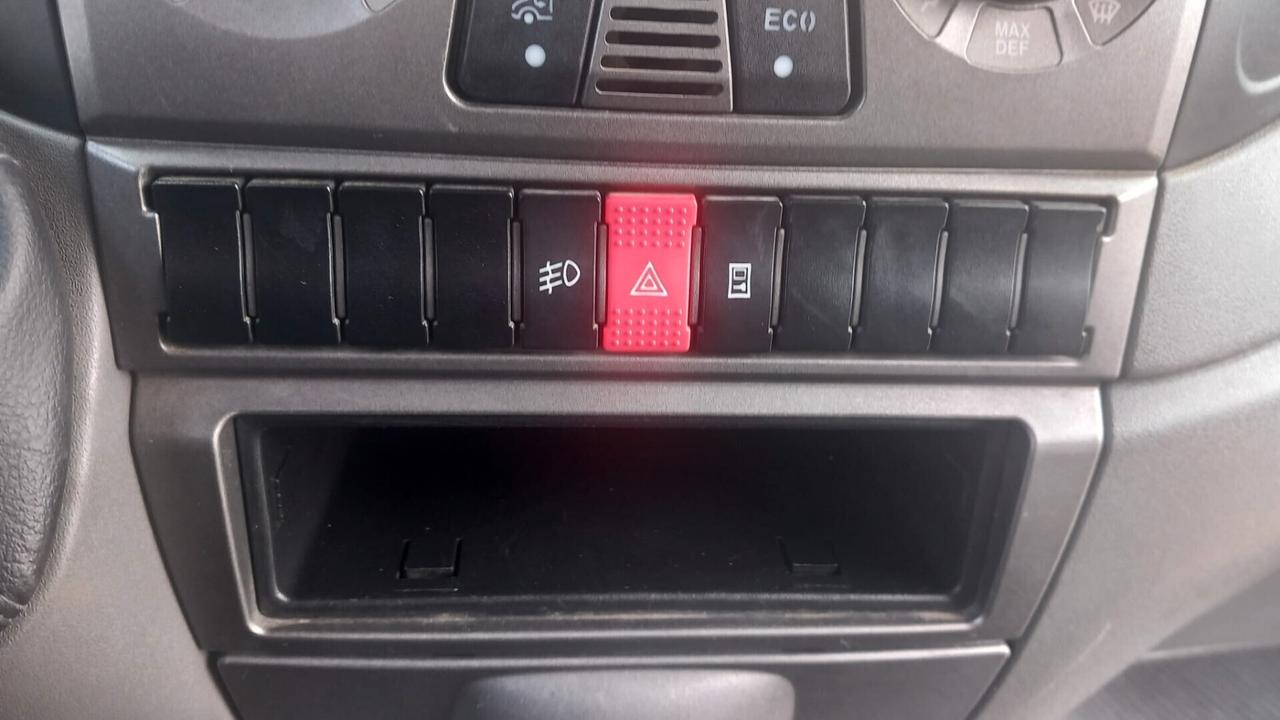 Iveco Daily 35C15D 2.3 HPT doppia cabina 7 posti trilaterale