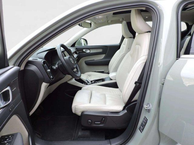 VOLVO XC40 B4 BENZINA AWD ULTIMATE DARK AUTOMATICA