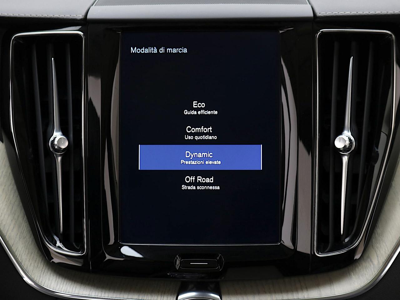 Volvo XC60 B4 AWD auto Inscription TETTO APRIBILE