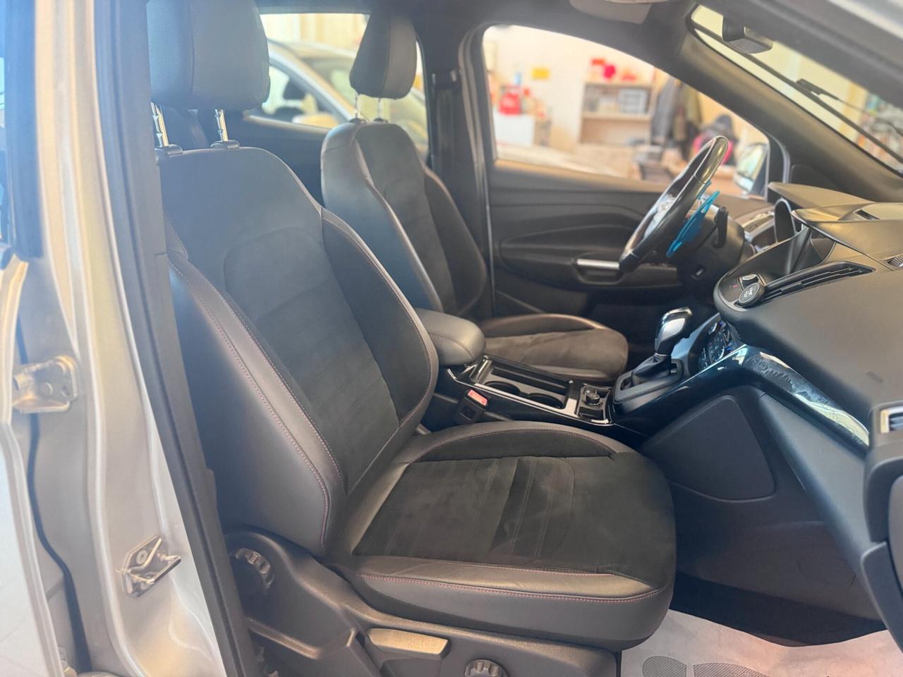 Ford Kuga 2.0 TDCI 150 CV S&S 4WD Powershift ST-Line