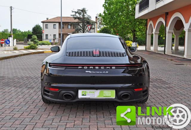 PORSCHE 911 Carrera 4S