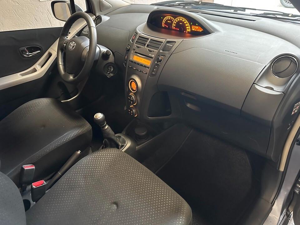 Toyota Yaris 5p 1.3 Sol - UnicoPro