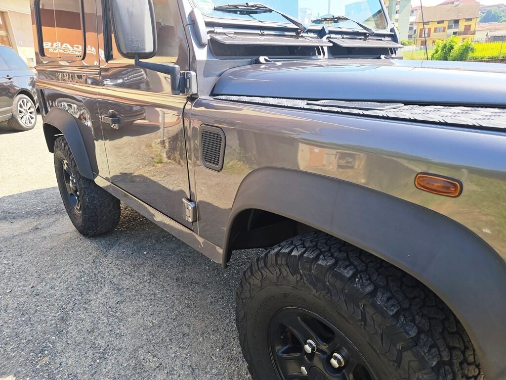 Land Rover Defender 90 TD5 SW DA VETRINA!