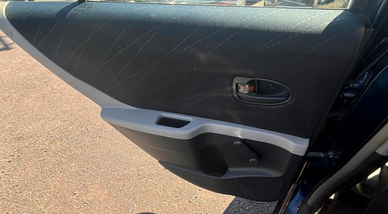 Toyota Yaris 1.4 D-4D 5 porte Sol Automatica