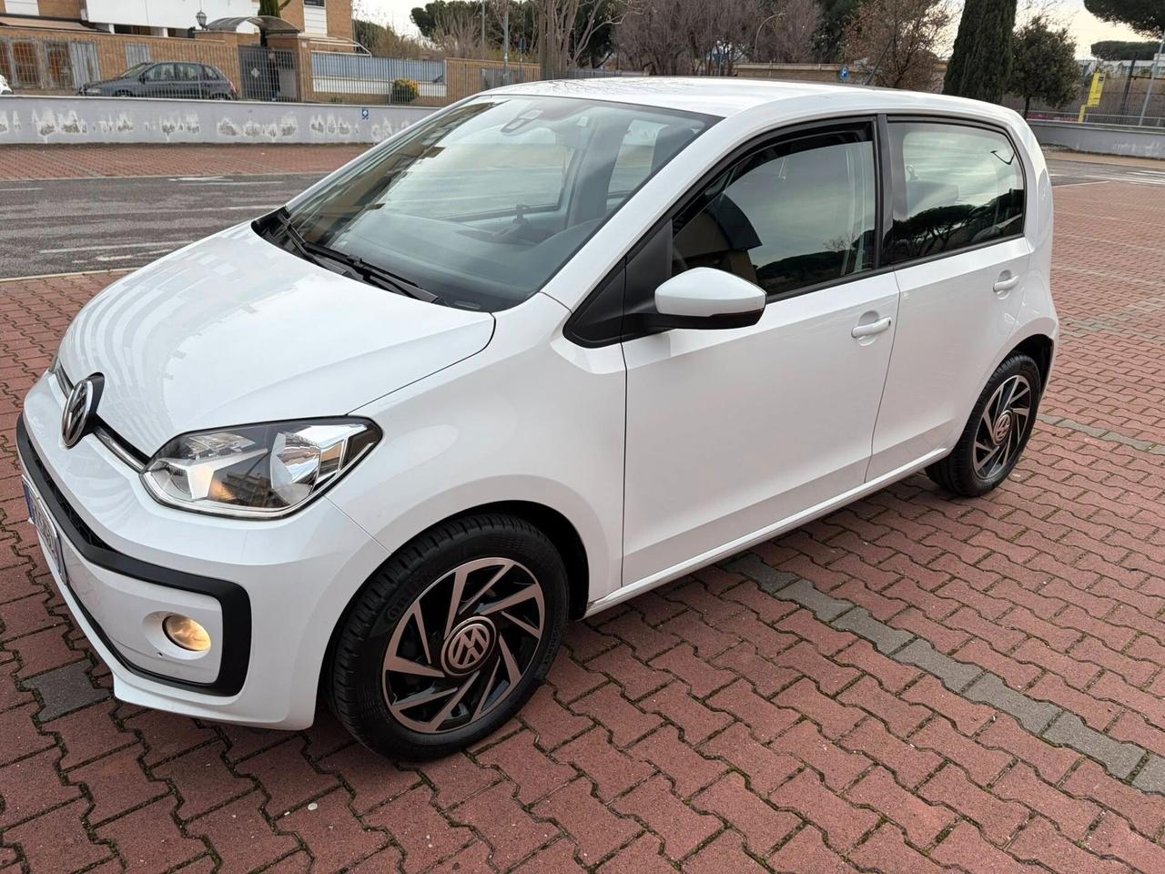 VOLKSWAGEN UP! 1.0cc MUVI 5Porte