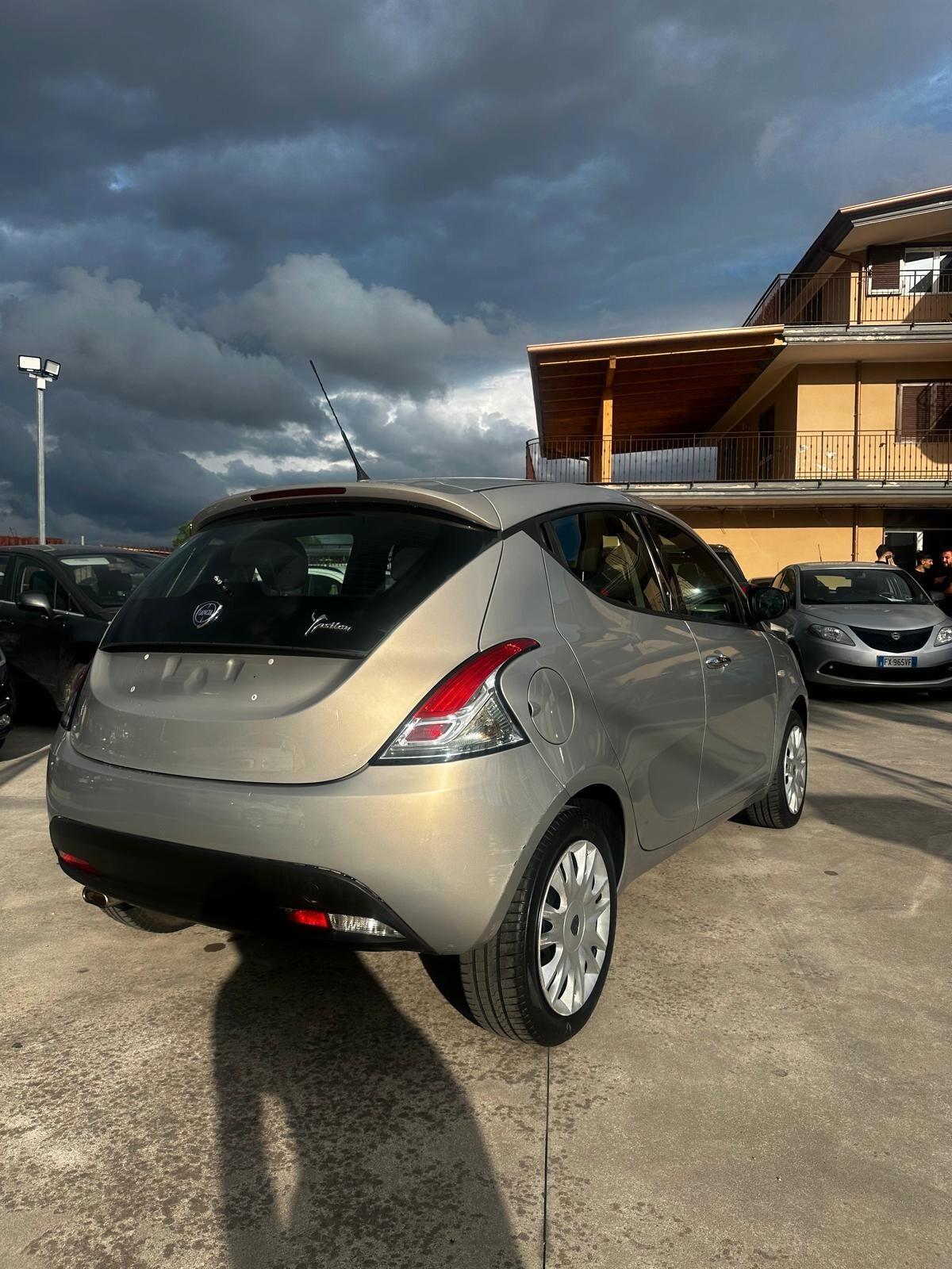 Lancia Ypsilon 1.2 69 CV 5 porte S&S Gold