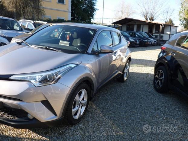 TOYOTA C-HR 1.8 Hybrid E-CVT Active