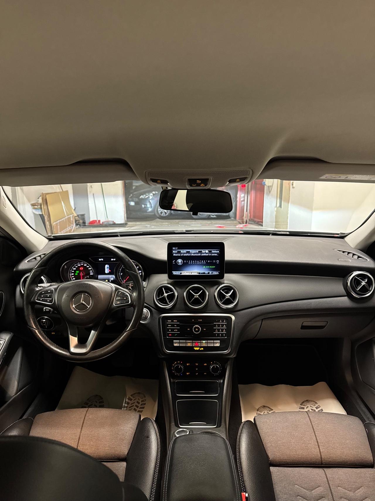 Mercedes-benz GLA 180 d Premium