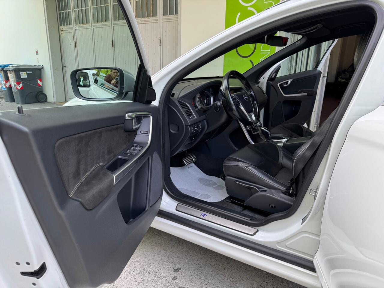 Volvo XC 60 2.4 d4 R-design AWD Gear GARANZIA24MESI
