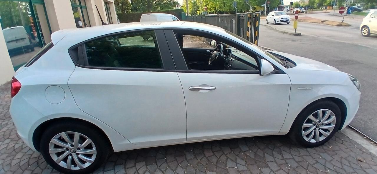 Alfa Romeo Giulietta 1.6 JTDm 120 CV neopatentati