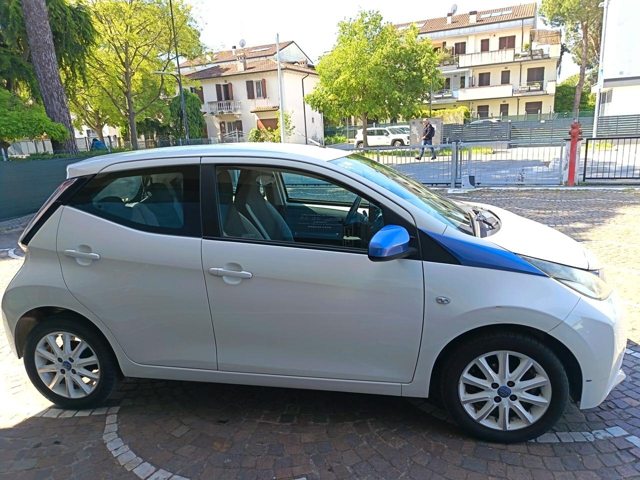 Toyota Aygo 1.0 VVT-i 69 CV 5 porte x-cool