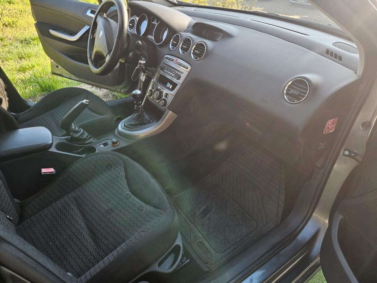 Peugeot 308 2.0 HDi 136CV aut. SW Ciel Féline 7 posti