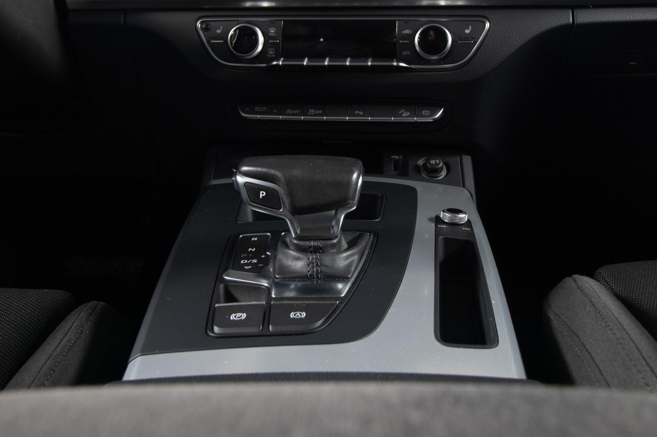 Audi Q5 40 Tdi Mhev Quattro S-tronic Sport 204 Cv Gancio
