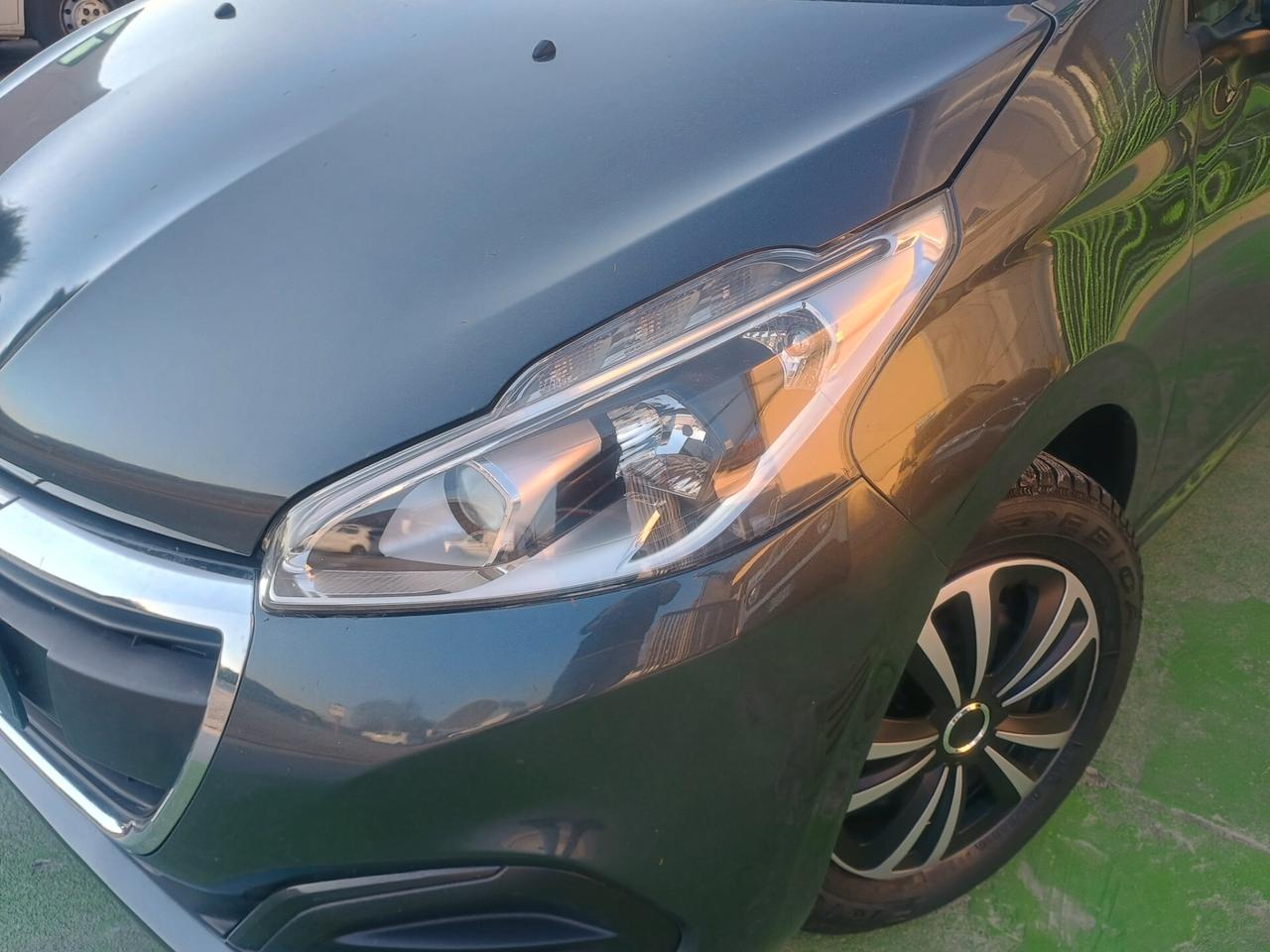 PEUGEOT 208 NEOPATENTATI