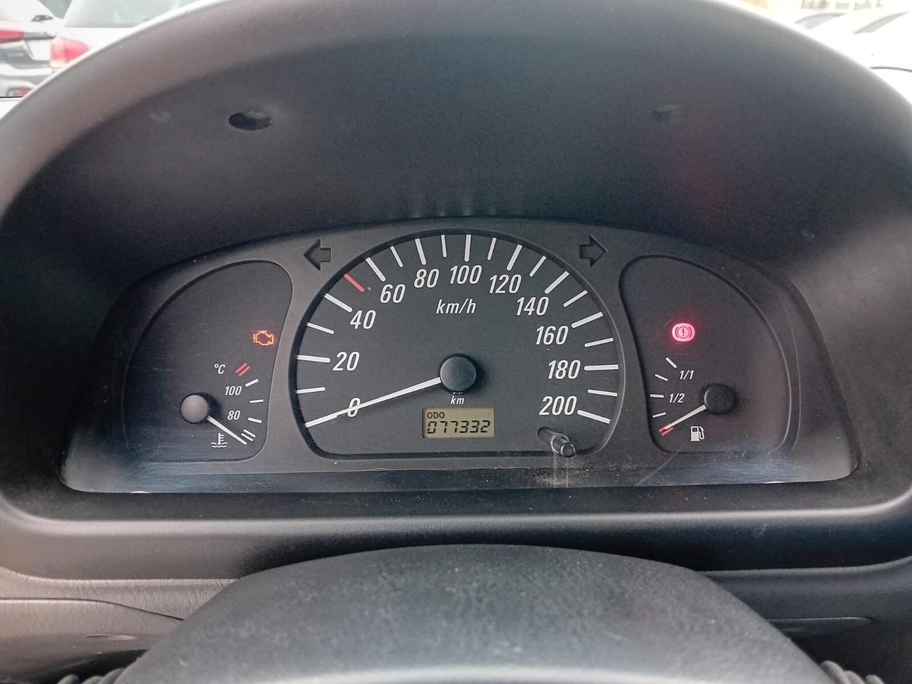 Opel Agila 1.2 16V Comfort