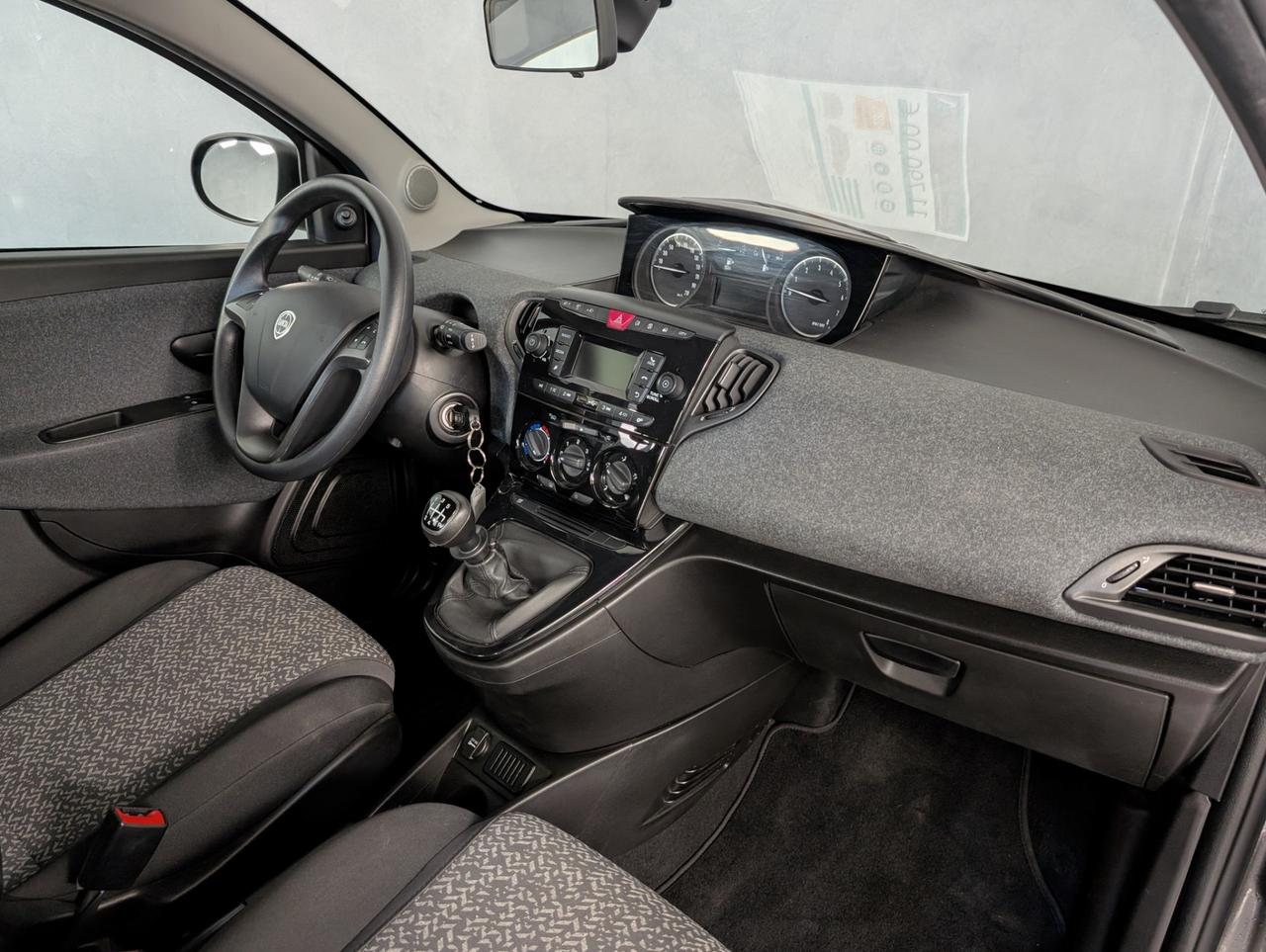 Lancia Ypsilon 1.0 Hybrid 70cv Silver