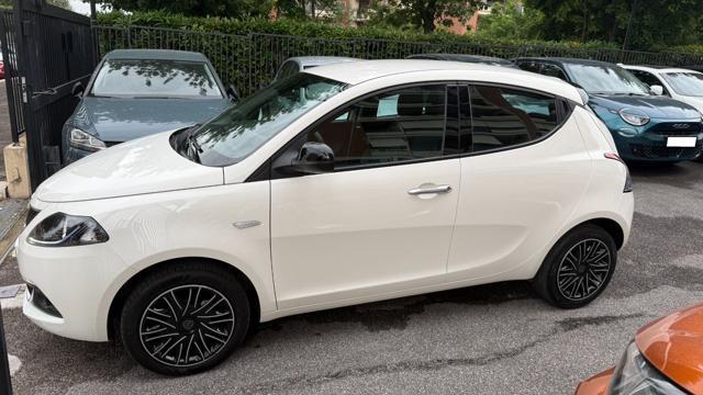 LANCIA Ypsilon 1.0 FIREFLY S&S HYBRID GOLD*R.CAM*CARPLAY*LED*TEL