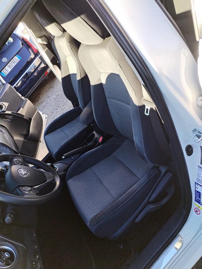 Toyota Auris Touring Sports 1.8 Hybrid Black Edition 5/2019 km 217000 iva esposta NEOPATENTATI