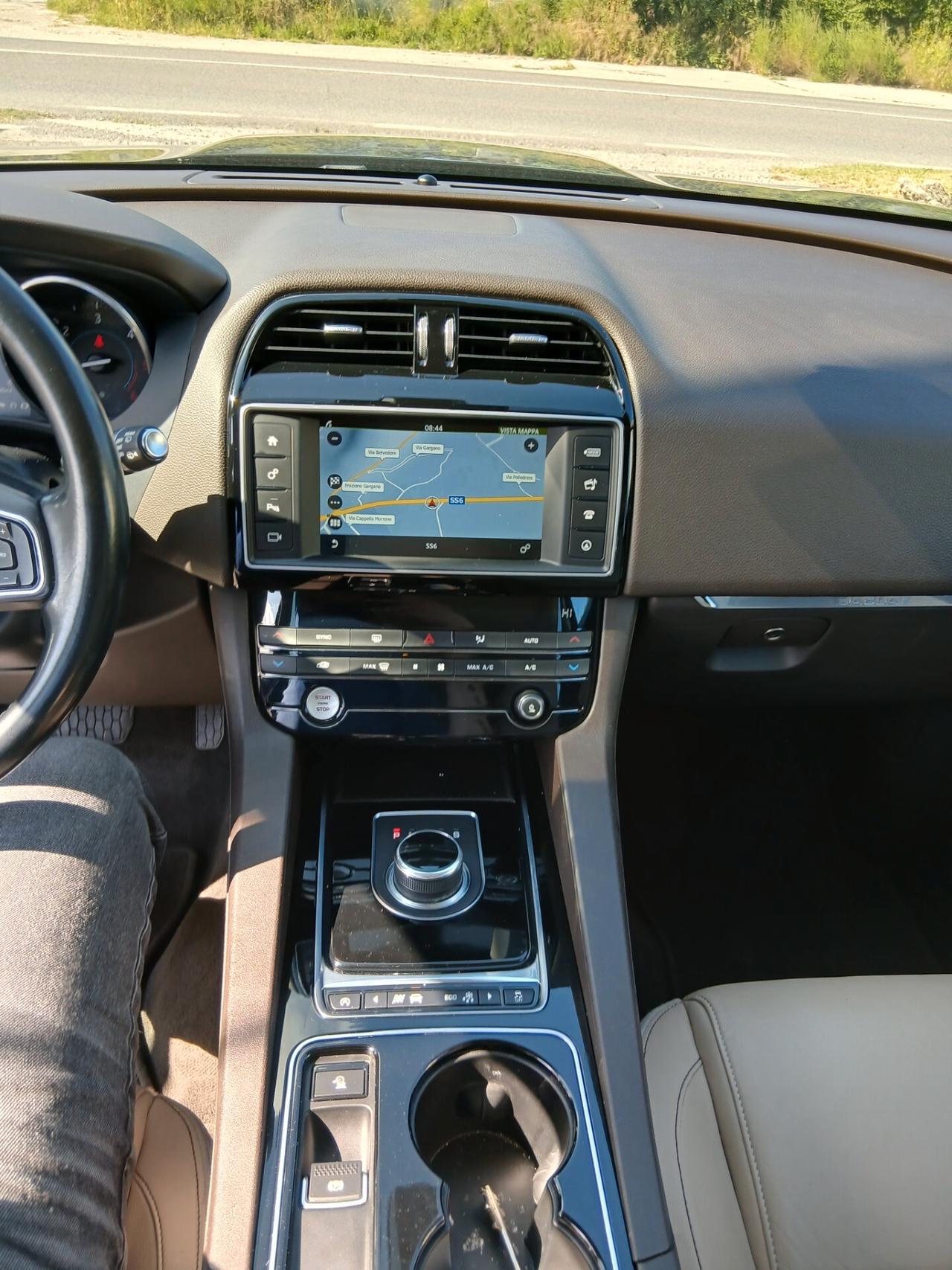 Jaguar F-Pace 2.0 D 180 CV Portfolio