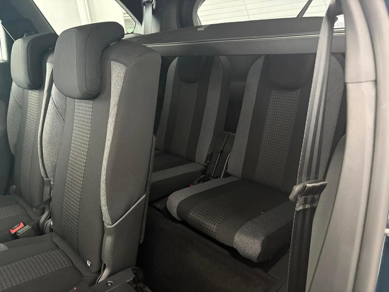Peugeot 5008 DIESEL EAT8 7 POSTI 12 MESI GARANZIA