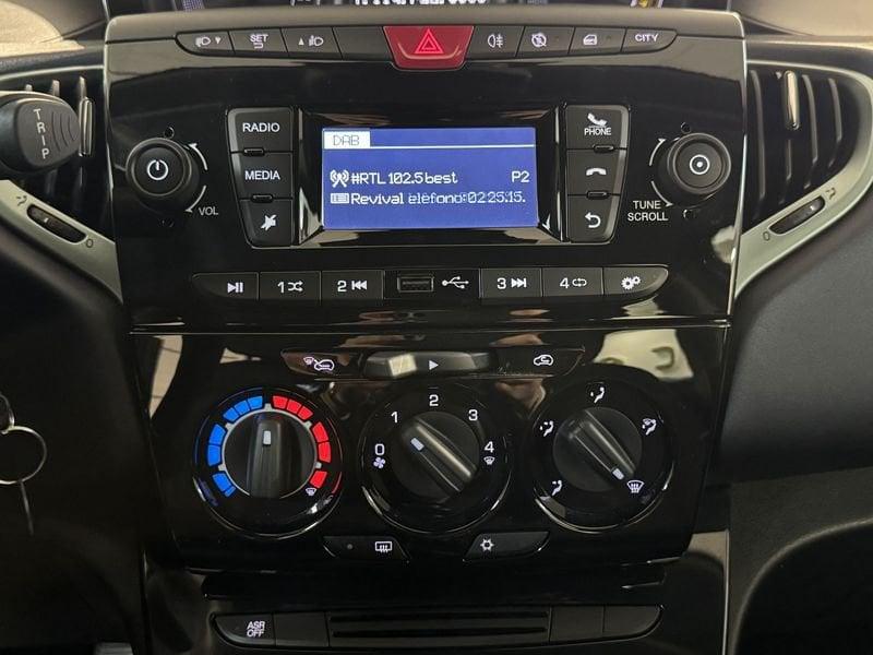 Lancia Ypsilon 1.0 FireFly 70cv Hybrid Silver