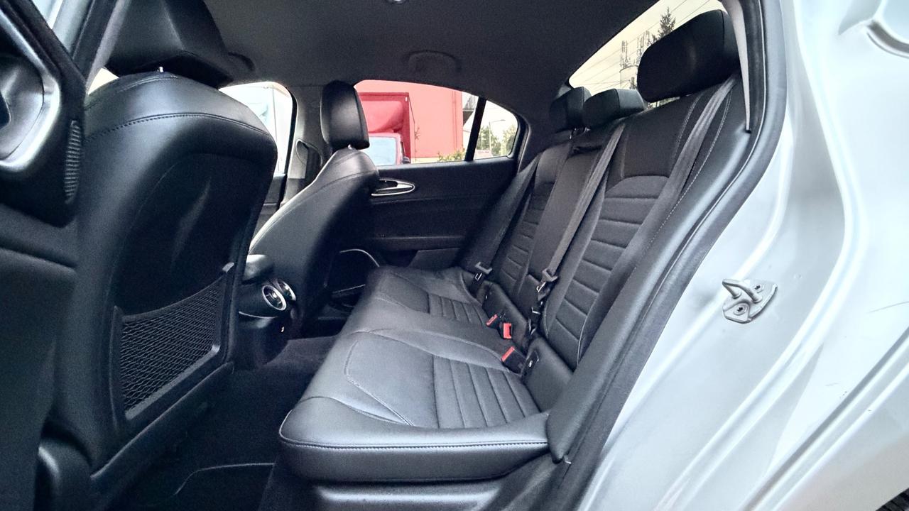 ALFA ROMEO GIULIA 2.2 TURBODIESEL EXECUTIVE AT8 190CV - FULL LED, PELLE, CAR PLAY