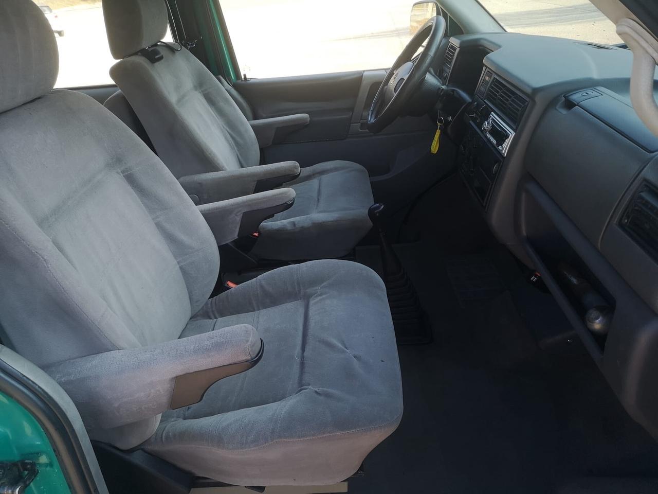 Volkswagen Transporter 2.5 multivan Caravelle